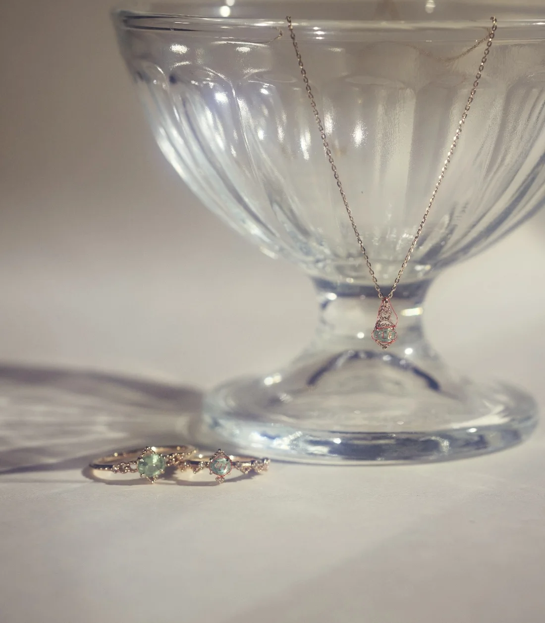 グラスとジュエリー