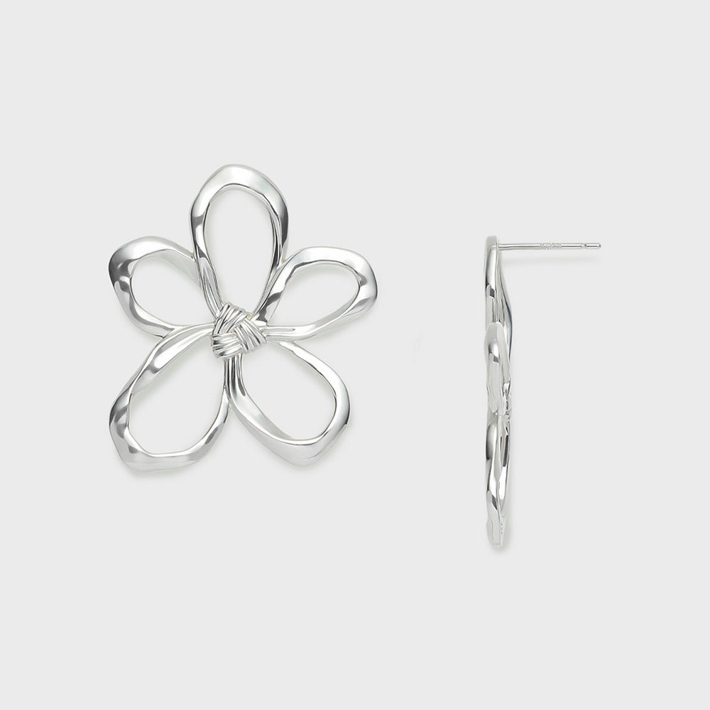 シルバーフラワーピアス